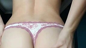 Twerking and ass worship: Jenny's erotic display