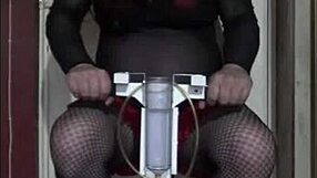 Free crossdresser, offers to swallow your pee