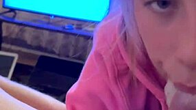 The girl gets fucked in the hood, by amateur guy