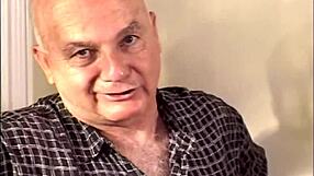 I tried an upside down position for the first time, feeling the unique angle.