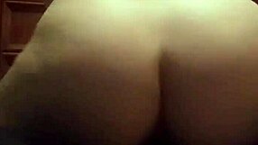 Big booty amateur humps wildly