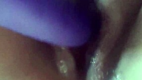 morgendlicher fick nach creampie - german girl uses dildo on wet pussy in web chat