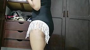 Empiezo a Masturbarme con el Consolador de mi Hermanastra