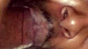 आइलैंड बॉय बहामास में डीपथ्रोट कर रहा है