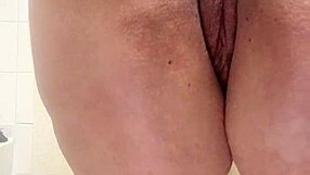 Pleasing session oiling a girl with pink pussy and big ass