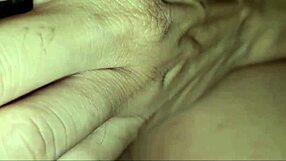 सेक्सी गोरी और ब्रूनेट के साथ हॉट स्टड का तेनजिन्हो सेक्स