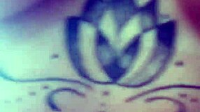 अरे कज़न, लिविंग रूम सोफे पर जल्दी चुदाई करोगे?