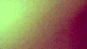 hey, wanna see this madura chilena in a hotel?