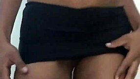 Ebony Solo Babe Exposes Herself