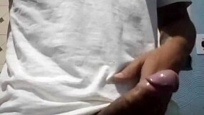 Brazilian Gay Man Shares His Dick for Christmas with Amateurs