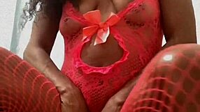 Feel the rhythm of ebony dancing beauty