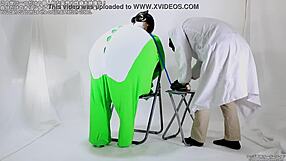 balloon fetish pump to pop with screams