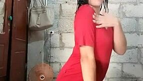 loca latina dances without panties flashing pussy