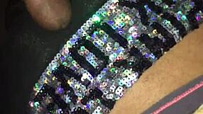 सॉफ्ट एबोनी गांड को हार्ड लंड से ठोकना