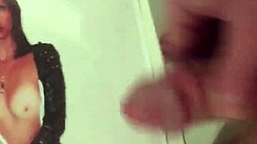 Cum Tribute For Paola In This Suggestive Masturbation