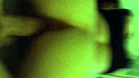 सेक्सी वाइफ अपनी टाइट चूत को जोरदार ठोक रही है