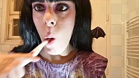HD video of a mouth and teeth fetishists doing his morning routine