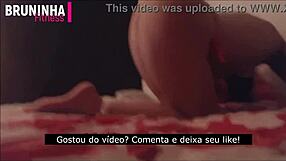 देखो, बड़ी गांड वाली हॉट लड़की बंधी हुई जोरदार ले रही है!