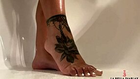 शानदार लाबेलाडियाब्लाक्स ने दिखाए खूबसूरत पैर