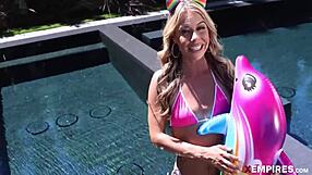 समर विक्सन बूब्स उंगली करती बड़ी गांड पर सवार मुठ मारती डॉगी में कंठ तक कमशॉट