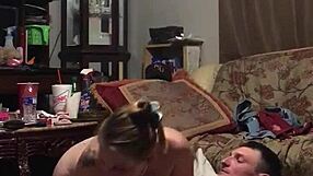 ड्रूसिला उस लंड को जोर से चूस रही है