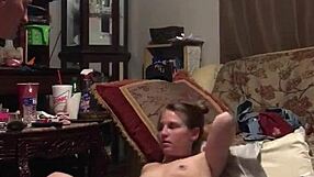 ड्रूसिला उस लंड को जोर से चूस रही है