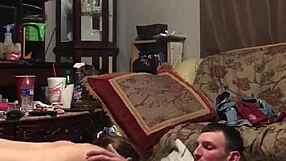 ड्रूसिला उस लंड को जोर से चूस रही है