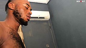 Porn babe gets banged by her home service barber