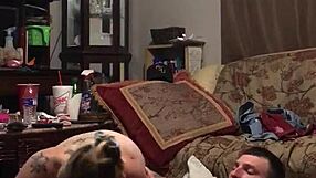 ड्रूसिला उस लंड को जोर से चूस रही है