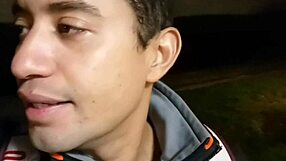 Mais um corninho feliz com hotwife satisfeita em ação