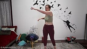 Big booty yoga instructor gives jerk off instructions to shaved pussy