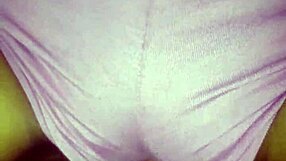 cogiendo con mi sobrina, se moja toda mientras la lamo.