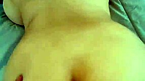 पति के काम पर होने के दौरान कर्वी मिल्फ को जोरदार ठोकाई!