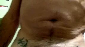 Watch this gay guy beating his meat sensually!