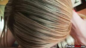 पब्लिक पिकअप में पतली ब्लोंड एमेच्योर अमांडा टेट की गांड चुदाई