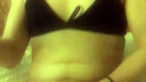 Tranny Strokes Off Seductively