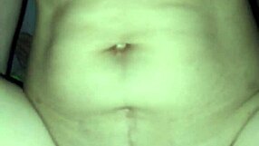 Nhe thoi gay cu anh discusses his experiences in a casual chat.