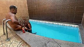 peguei a piranha na piscina e ela tava toda gostosa