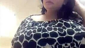 Ebony Babe Toys Herself On Webcam