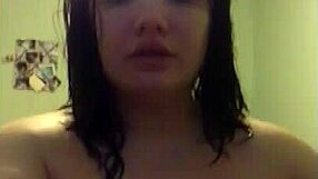 Ebony Babe Toys Herself On Webcam