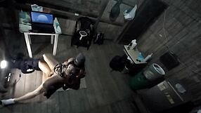 Mi hermanastra militar llega a casa a pasar sus vacaciones vino muy caliente despues de varios meses sin tener hombre y nos pusimos a follar en el piso