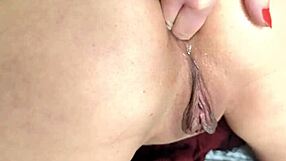 Emotional milf slut chaoticblossom passionately fingers her big hungry ass for anal pleasure