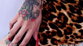 kitzia mamando su primer gran verga negra