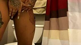 watch me play with my pussy