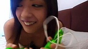 टॉय से चेड़ी जापानी लड़की 18+ चुदाई