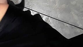 i flashed at laundry mat to mature lady who looked surprised