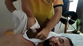 हॉट मिल्फ उबर ड्राइवर को छेड़कर बाहर चूत चटवाती है ऑर्गेज्म तक