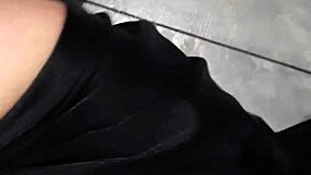 i flashed at laundry mat to mature lady who looked surprised