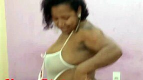 Novinho Carioca traveled far to film with the curvy black beauty