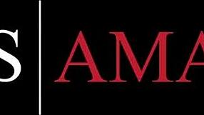 Jovem triste por ter terminado com o namorado ganha o carinho do amigo dotado